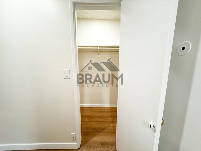 Building Photo - 6039 Whitsett Ave