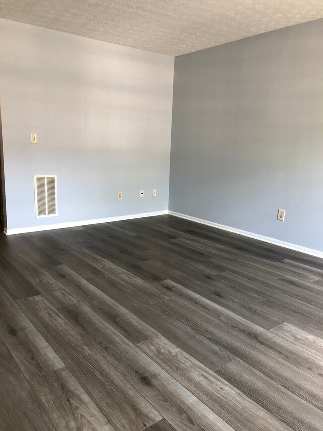 Building Photo - 1007 Syracuse Ln
