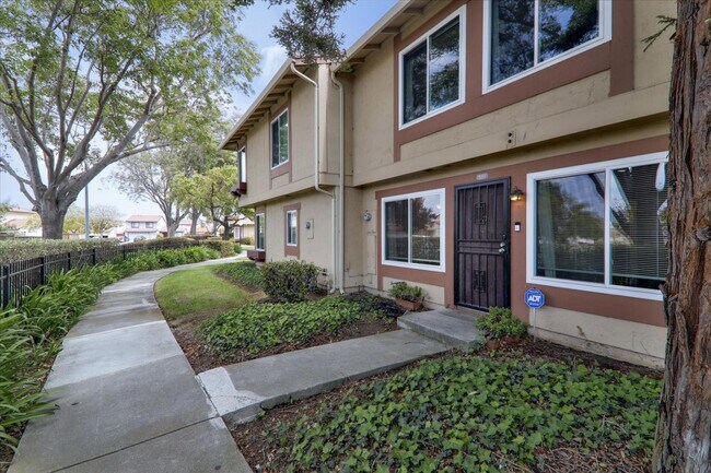 Foto del edificio - 4922 Lowry Rd