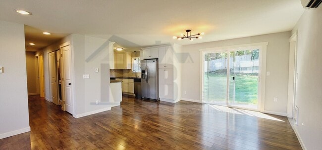 Building Photo - Stunning House in North Tacoma!