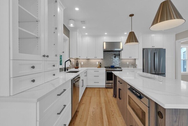 Foto del edificio - 129 Lakeview Ave