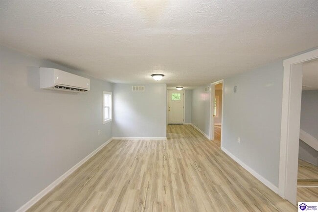 Building Photo - 102 Crabtree Dr