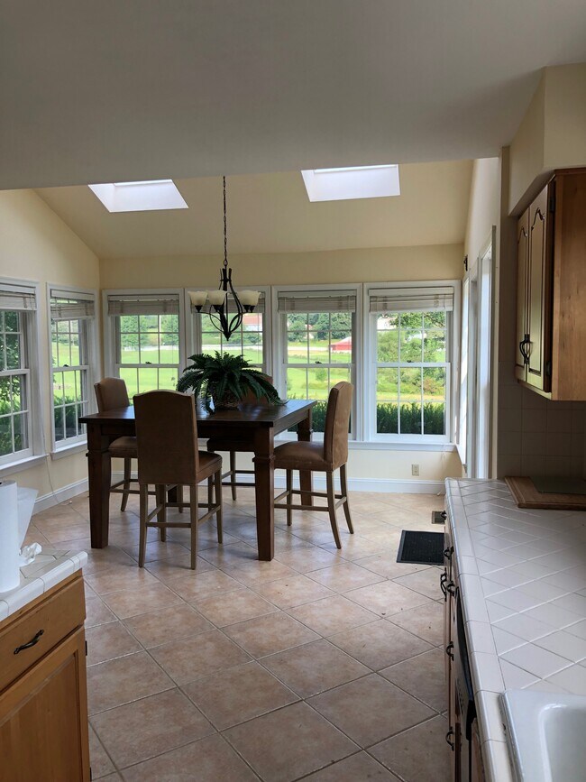 Building Photo - 929 Dewees Ln