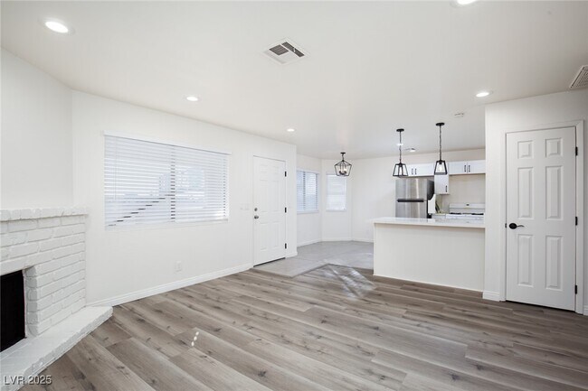 Building Photo - 737 Rock Springs Dr
