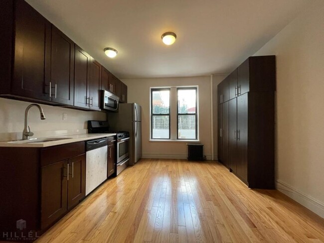 Building Photo - 2 bedroom in ASTORIA NY 11105