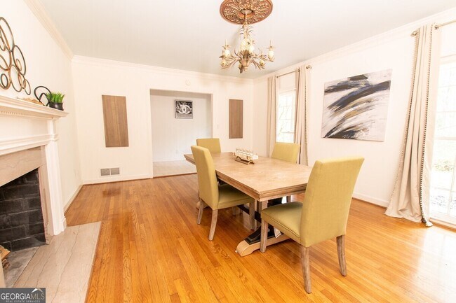 Foto del edificio - 3611 Cloudland Dr NW