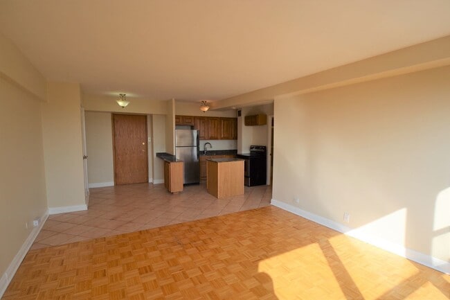 Building Photo - 4180 N Marine Dr