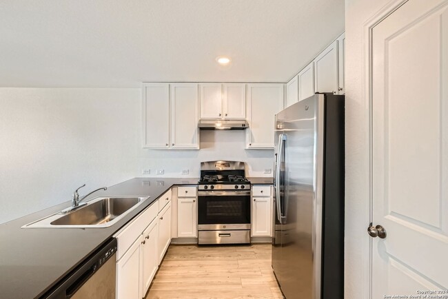 Foto del edificio - 5196 Fowler Crst