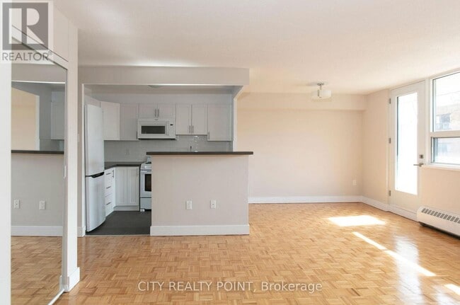 Building Photo - 1500-1500 Bathurst St