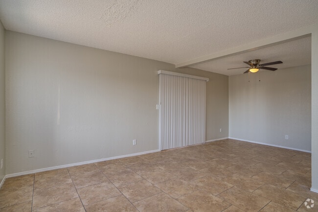 3BR, 2BA - 1,092SF - Living Room - Woodridge Manor