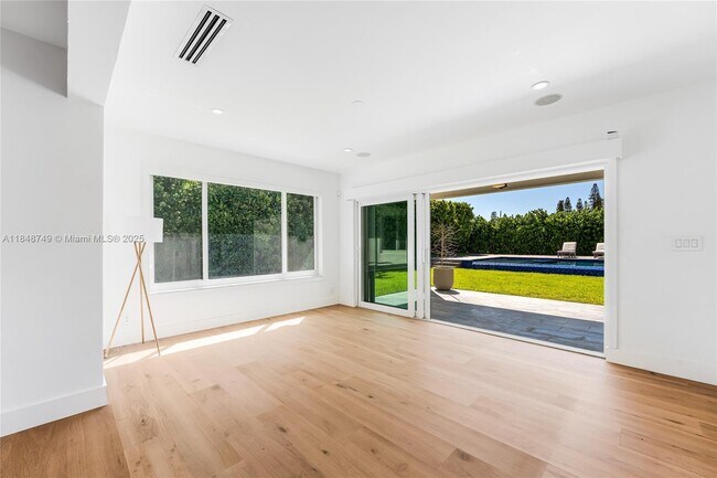 Building Photo - 740 S Shore Dr