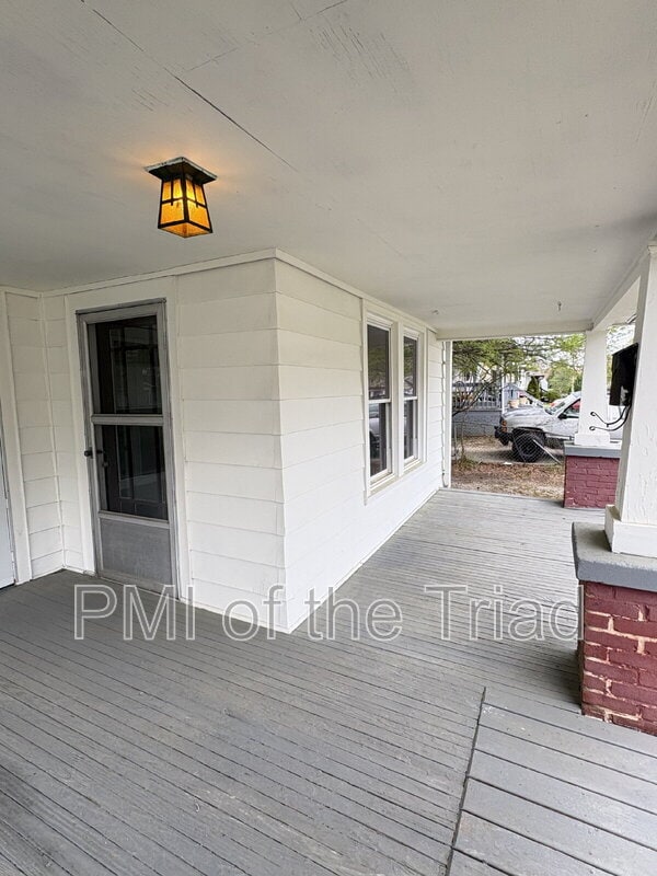 Building Photo - 1110 Adams St