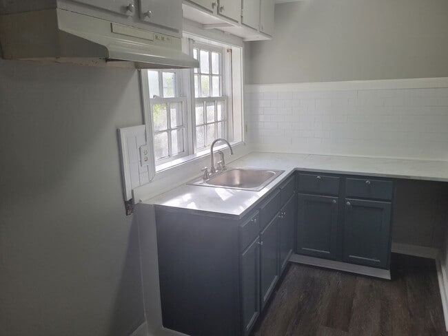 Foto del edificio - 2400 Bell St