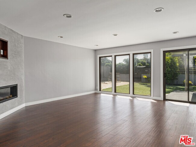 Foto del edificio - 7630 W 91st St