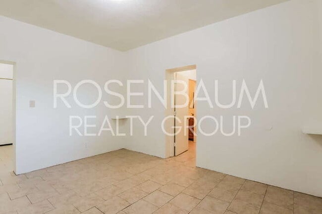 Building Photo - Cozy studio apartment in the heart of Tucson!