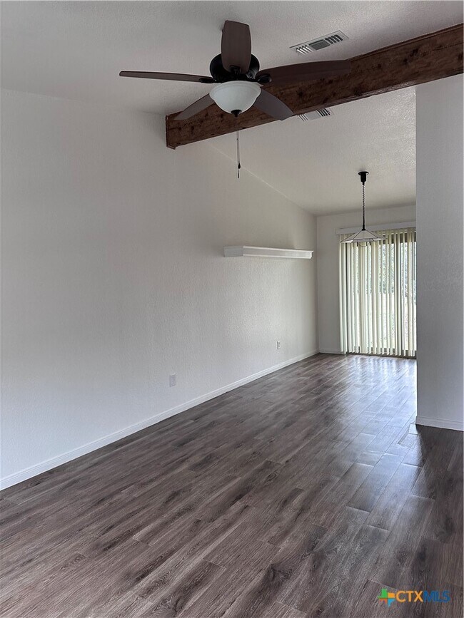 Foto del edificio - 1417 Janet Ln