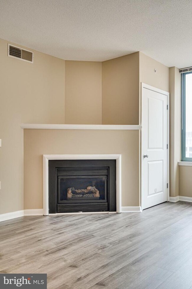 Photo - 851 N Glebe Rd Apartment