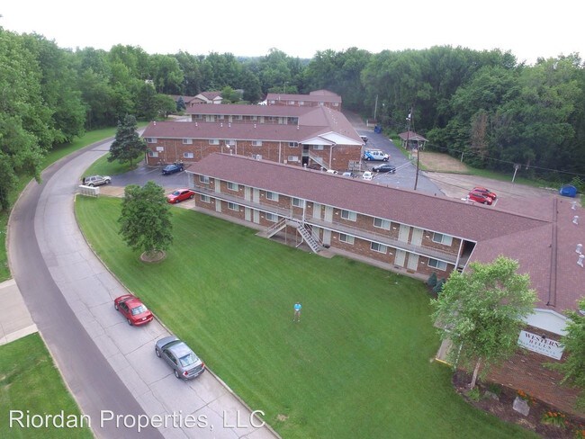 Building Photo - 1112 Western Hills Dr