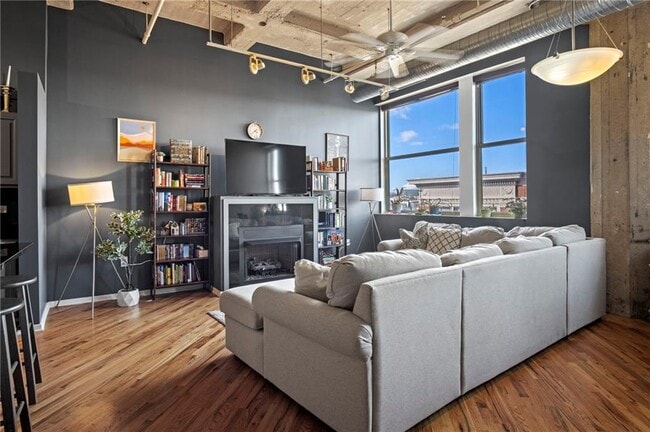 Building Photo - 2107 Grand Blvd