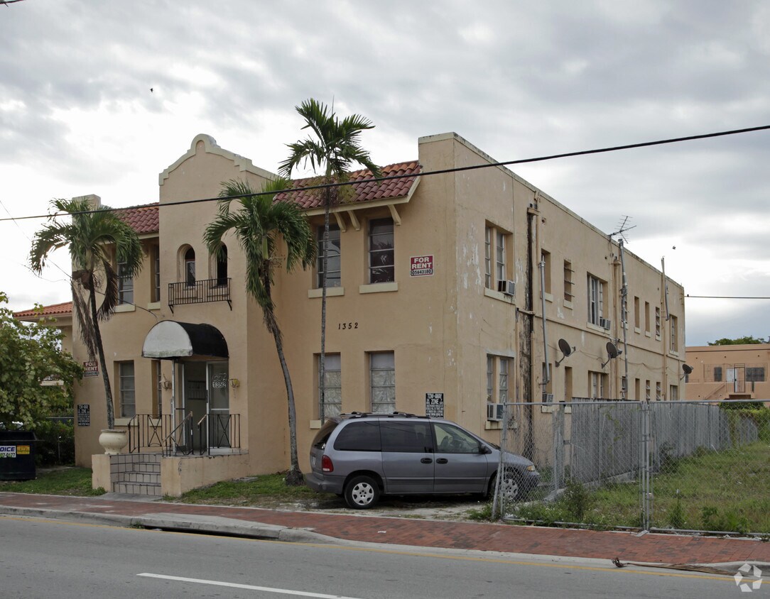 Primary Photo - 1352 SW 7th St