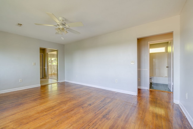 Building Photo - One-Level 3BR/1.5BA Ranch in Prime Blountville Location