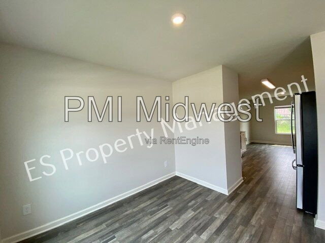 Foto del edificio - 2913 W Kings Cyn Dr