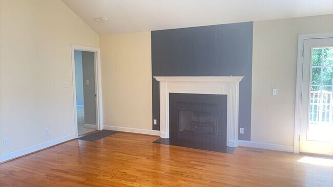 Foto del edificio - Large 3 Bedroom 2 Bath House
