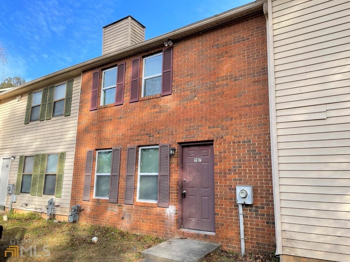 Primary Photo - 907 Silverwood Dr