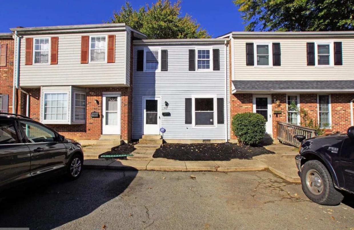 Primary Photo - 90 Village Dr