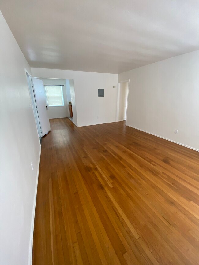 Foto del edificio - 317 E 5th St