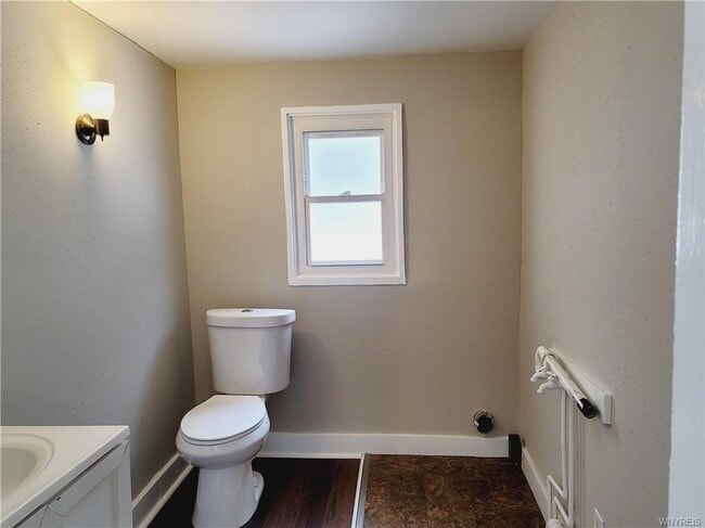 Bathroom w/ Laundry Hookups - 23 Pleasant St