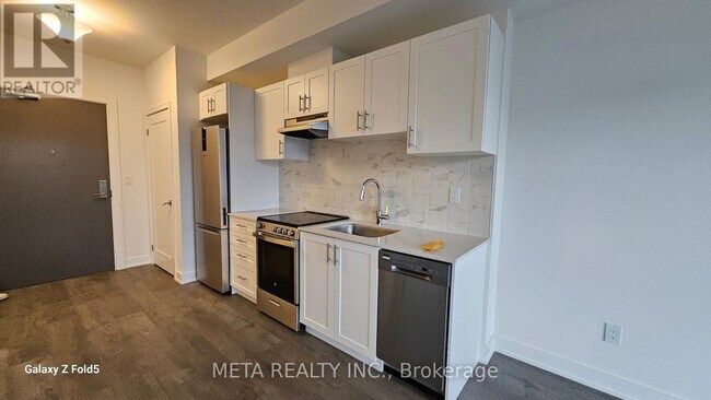 Building Photo - 715 Davis Dr