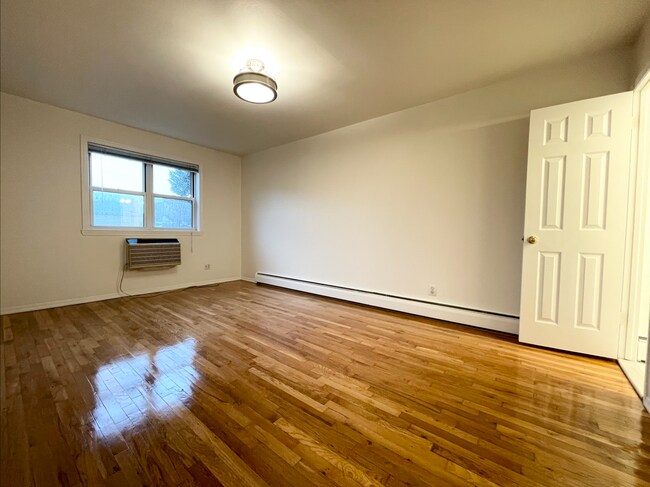 Foto del edificio - 4305 49th St