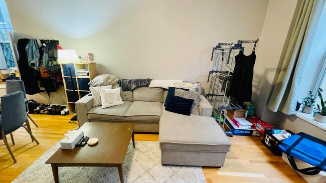 Foto del edificio - 1368 W Evergreen Ave