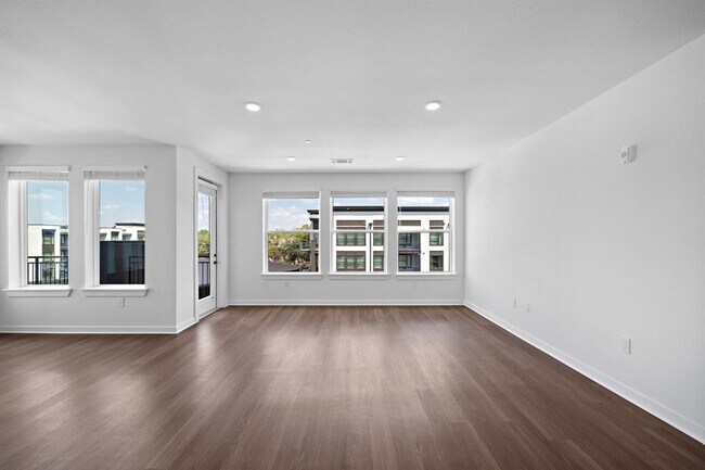 Foto del edificio - 10421 Deerwood Rd