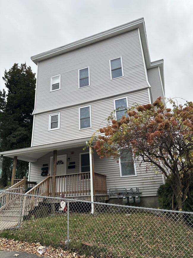 Building Photo - 38 Columbia St