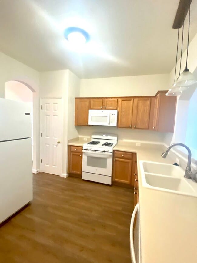 Building Photo - 804 N Creek Blvd