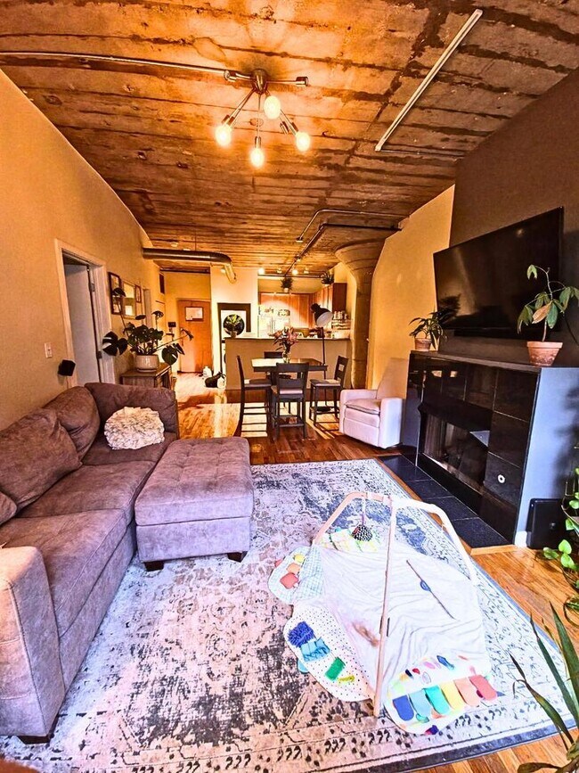 Foto del edificio - 1151 W 14th Pl