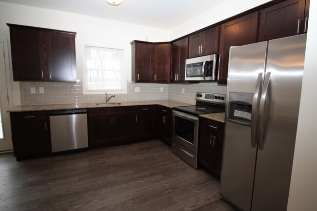 Building Photo - Waterford Ave