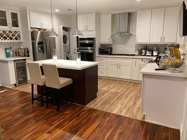 Foto del edificio - 22213 Bassett St