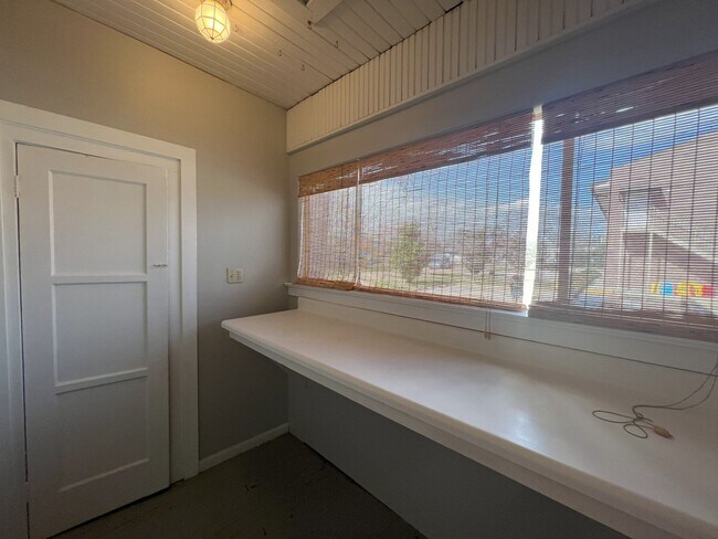 Building Photo - Mid-City Cottage