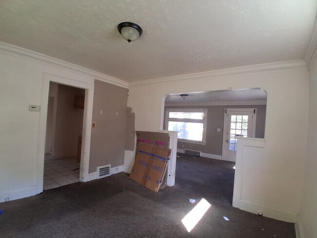 Foto del edificio - 3 BED 1 BATH BEAUTIFUL SINGLE FAMILY HOME