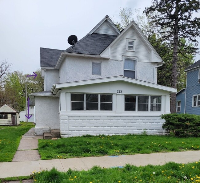 Building Photo - 723 W 1st St