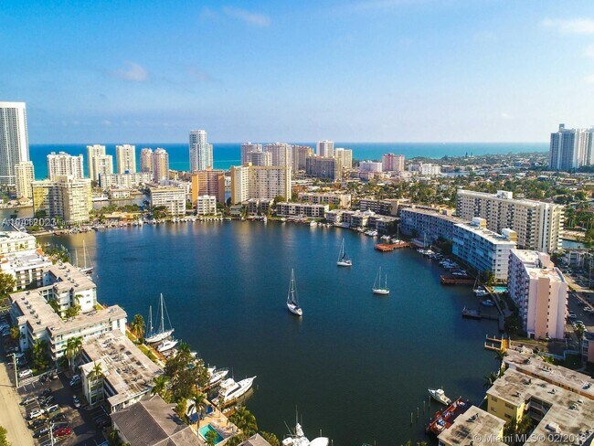 Building Photo - 1755 E Hallandale Beach Blvd