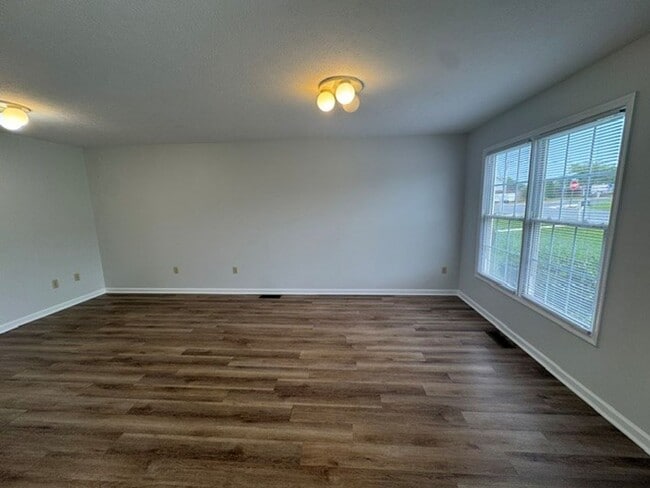 Building Photo - 1058 Oriole Ln