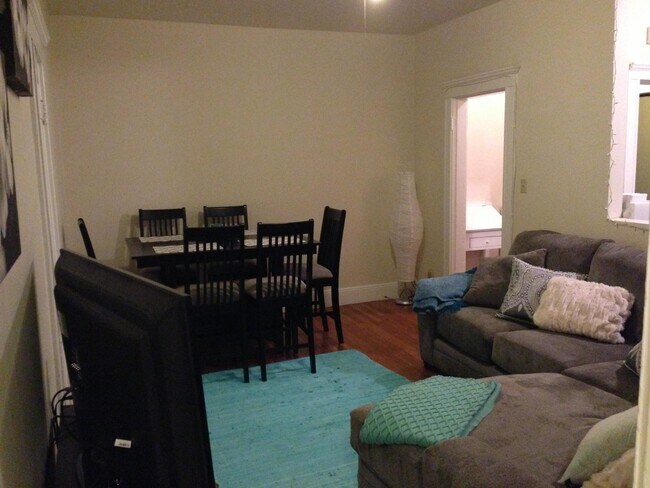 Building Photo - 229 Kelton St