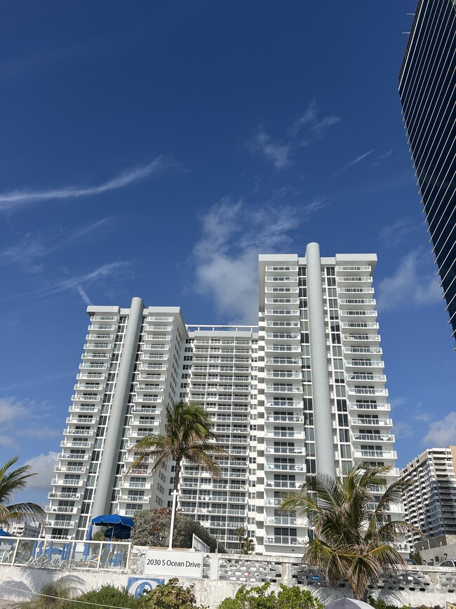 Building Photo - 2030 S Ocean Dr