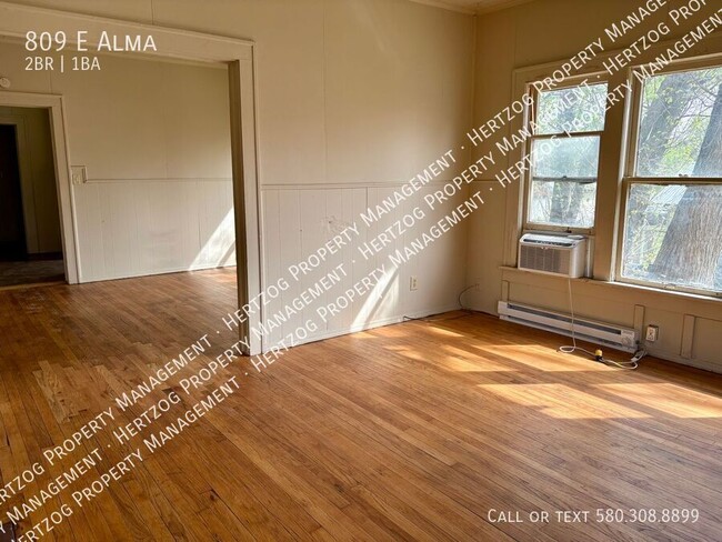 Foto del edificio - 809 E Alma-