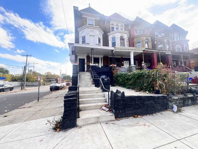 Foto del edificio - 3800 W Girard Ave