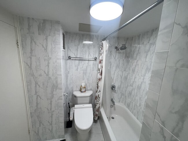 Building Photo - 500 University Ave